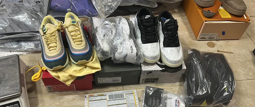 Sean Wotherspoon Air Max 97, Dunk, Nike SB and NBA socks shipment with scale and DHL label
