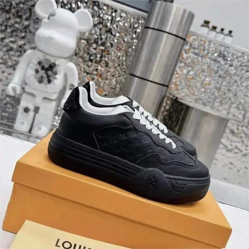 Groovy platform sneaker 1